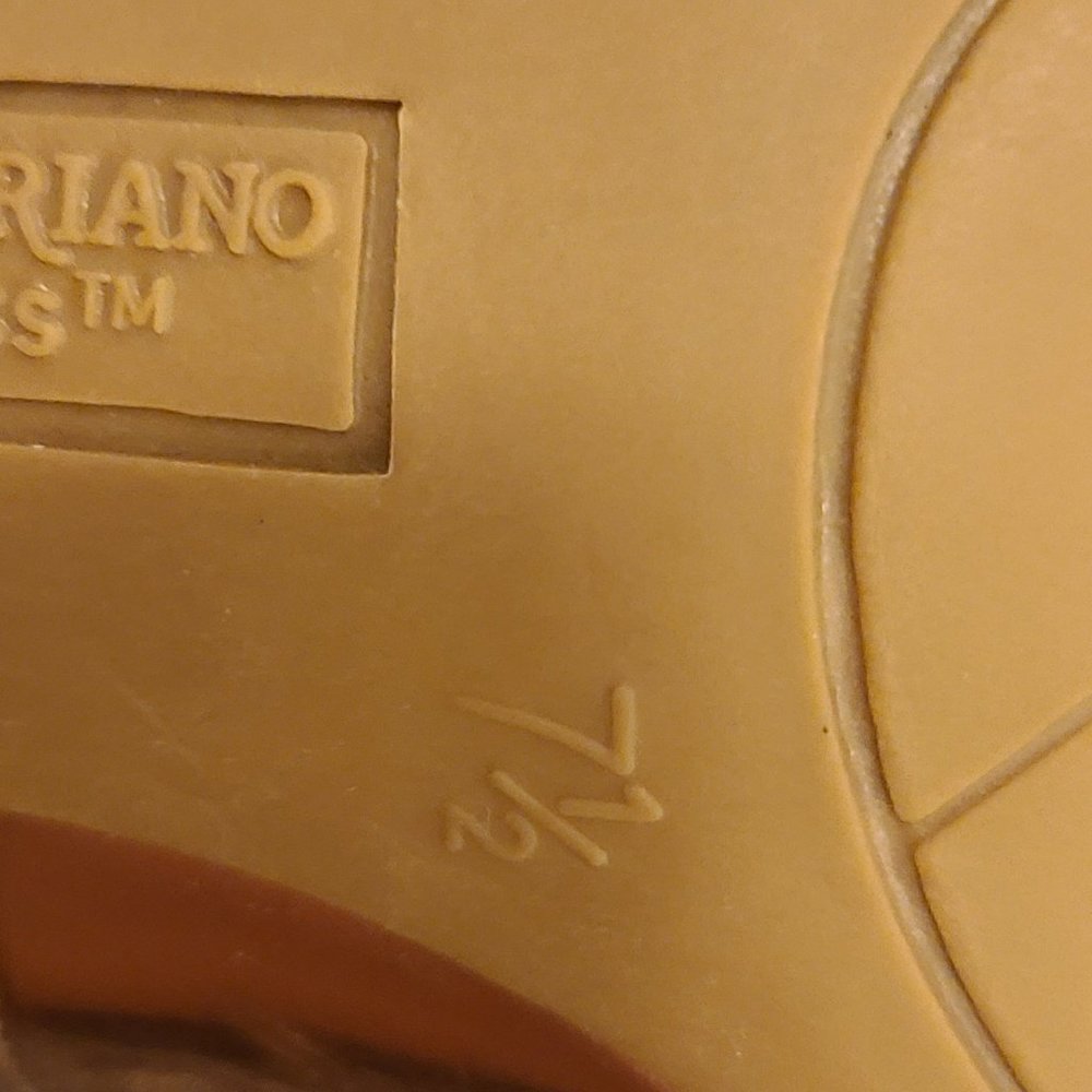 Gold Women's Heels 7.5 - Picture 4 of 5